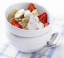 Cinnamon porridge with banana & berries