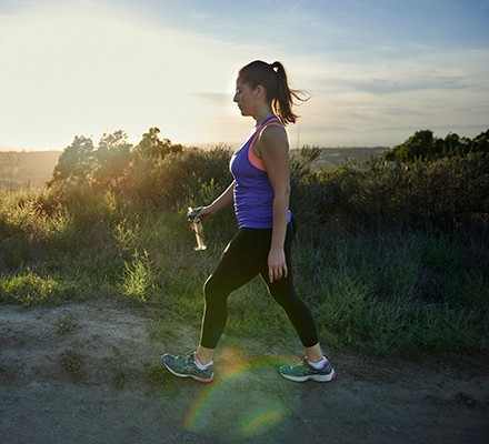 How many steps should you do a day to lose weight? Woman walking for exercise