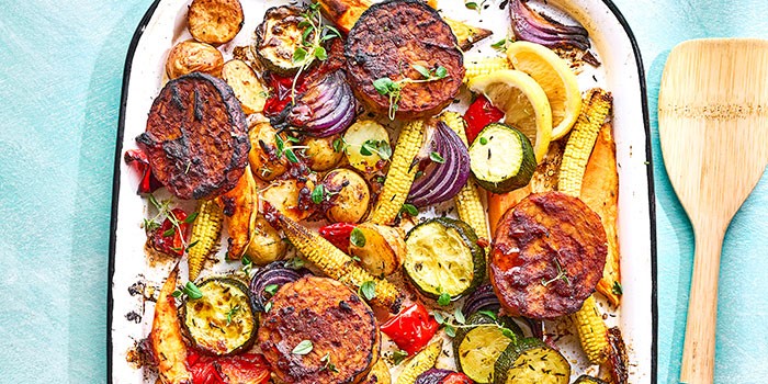 Tempeh-traybake Tempeh and vegetables in a tray