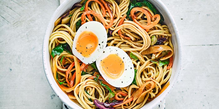 The best sources of protein for vegetarians Bowl of noodles with vegetables and eggs